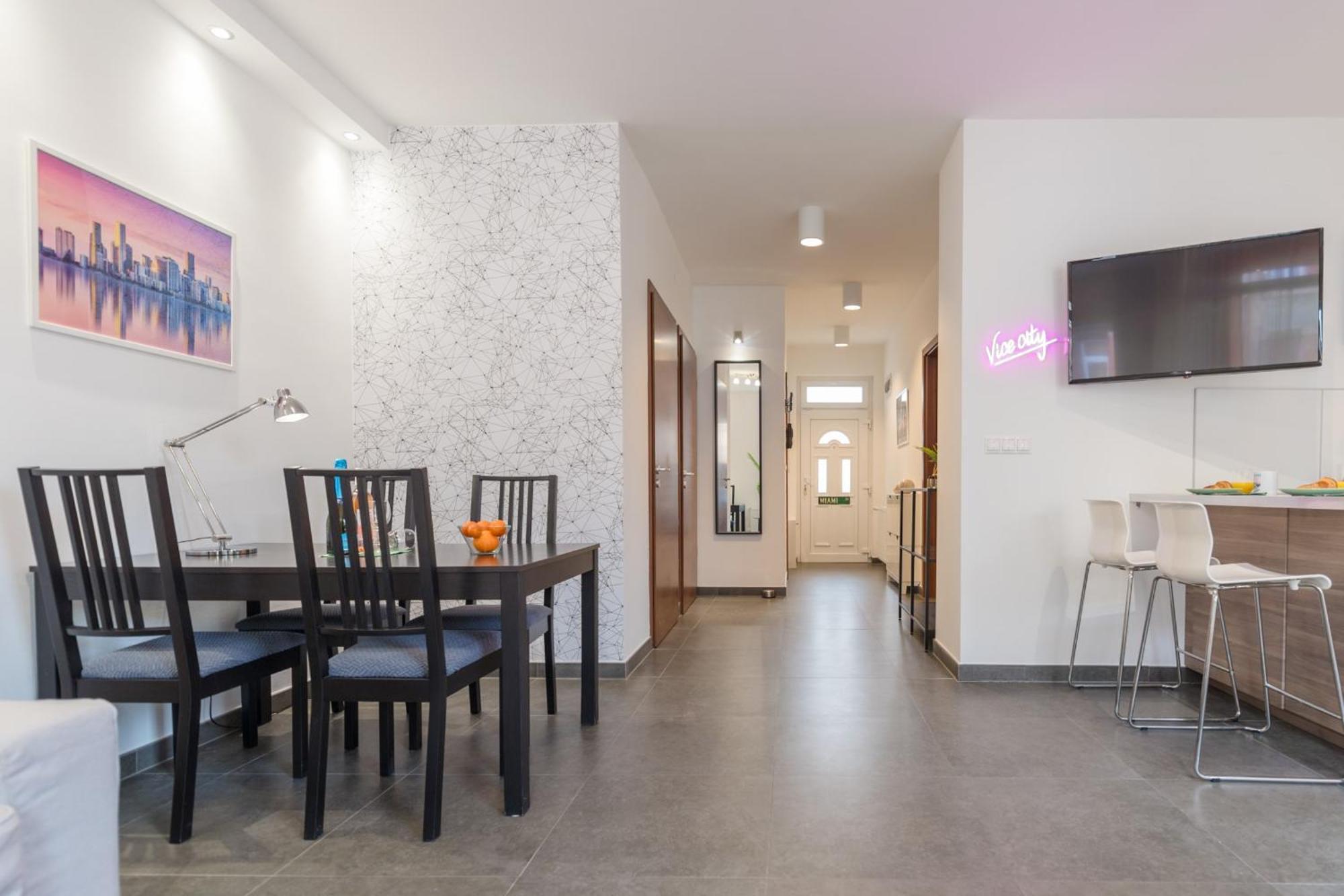 Miami Vice Apartment With Balcony بودابست المظهر الخارجي الصورة